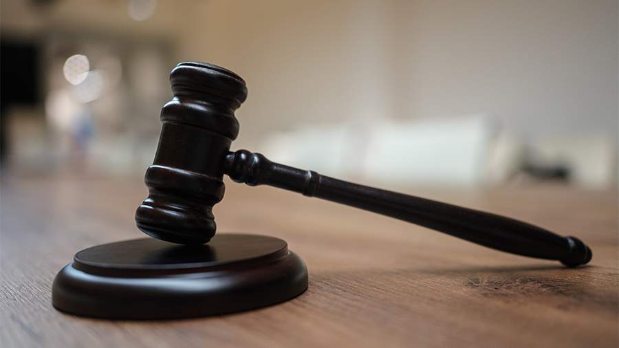 Суд обязал владельца поднять затонувшее в Подмосковье судно с ГСМ