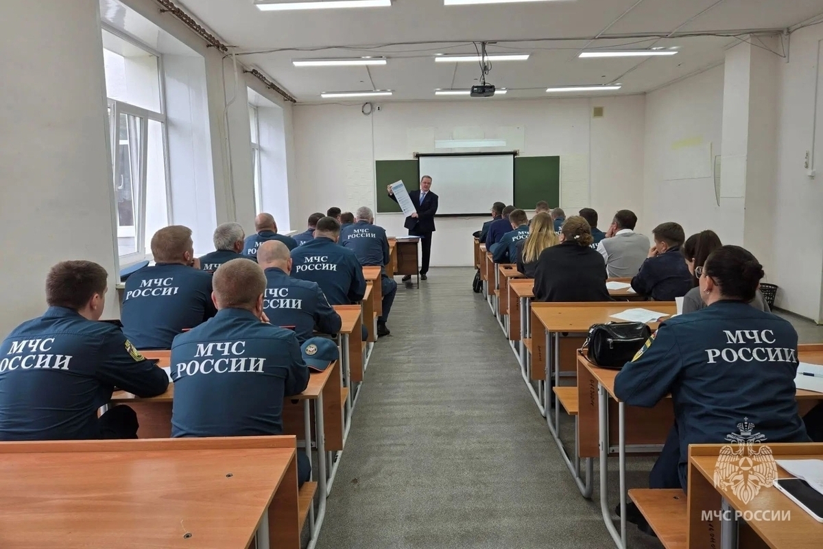 Председатель Избиркома НАО встретился с сотрудниками МЧС