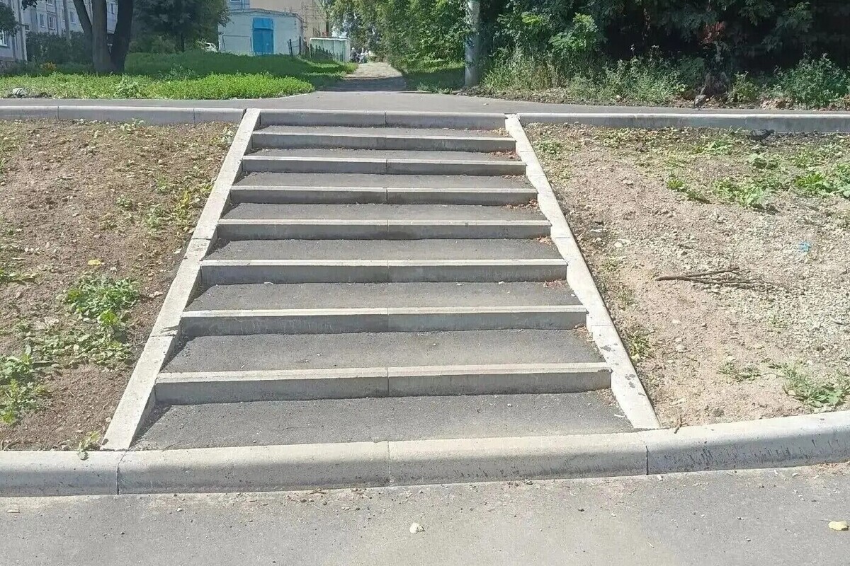 На улице Галкина в Туле установят поручни у лестниц