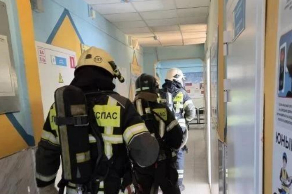 В Буграх пожарные отработали действия на тушении учебного пожара в школе