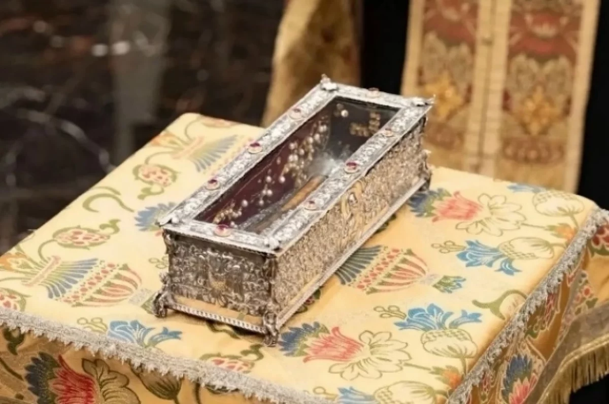 К мощам Спиридона выстроилась очередь из тысяч верующих: новости России