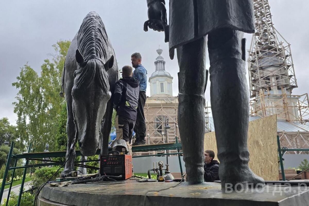 Памятник Батюшкову начали реставрировать в Вологде