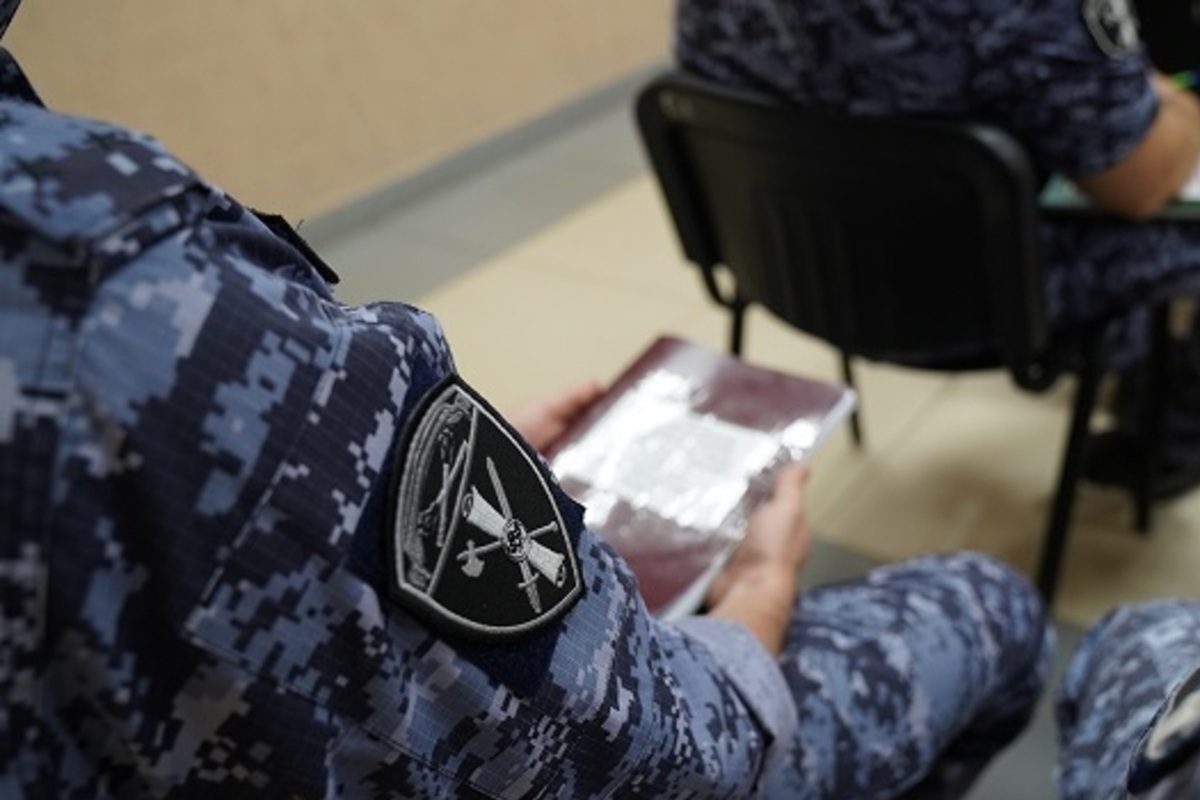В Курске росгвардейцы обсудили с частными охранниками обеспечение безопасности в День знаний и в день выборов