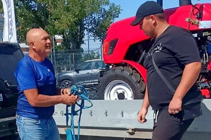 Херсонский центр физкультуры и спорта приобрёл трактор для конного клуба