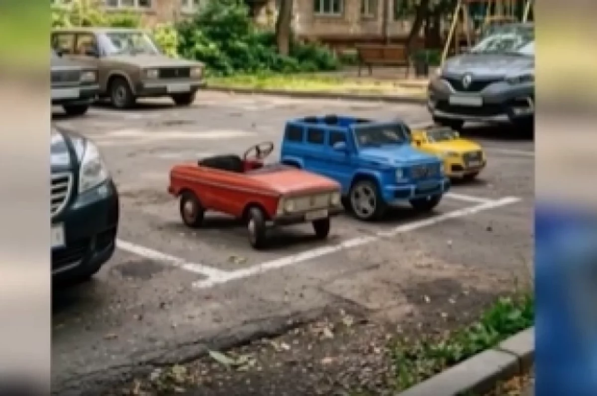 Автоюрист Воропаев: за лайфхак с детским автомобилем можно получить штраф