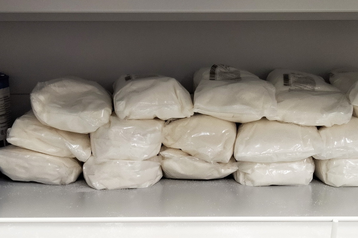 Россиянам советуют сделать запас воды, еды и лекарств: в чем причина