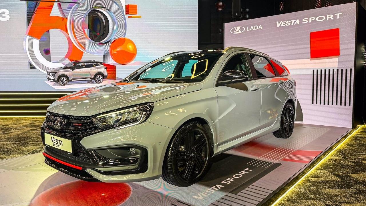 «Эта опция войдёт в историю как одно из самых приятных нововведений». Lada Vesta получила полезную функцию бесплатно