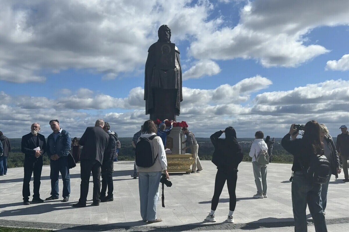 Во Владимире торжественно открыли памятник князю Андрею Боголюбскому