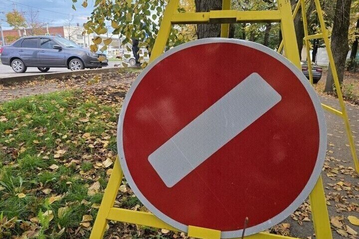 В Краснодаре на полчаса перекрыли движение по Тургеневскому мосту