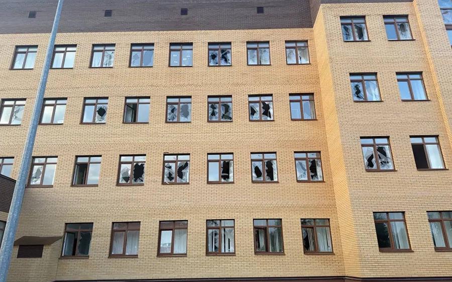 Беспилотник попал в магазин в Подмосковье и повредил здание поликлиники