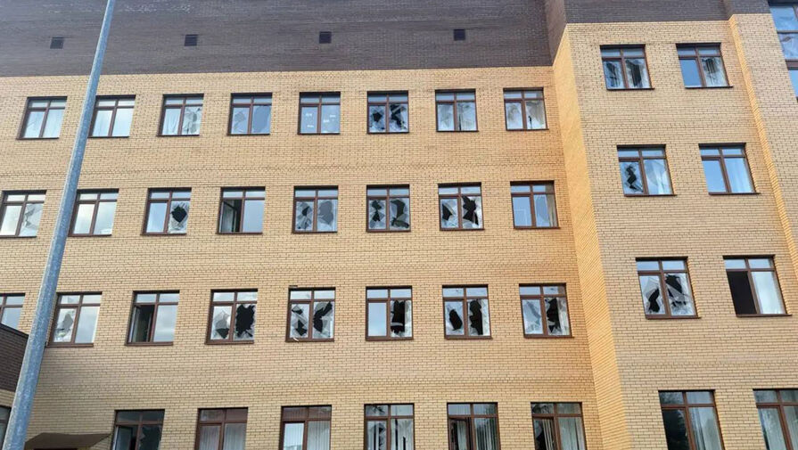 Беспилотник попал в магазин и повредил здание поликлиники в Подмосковье