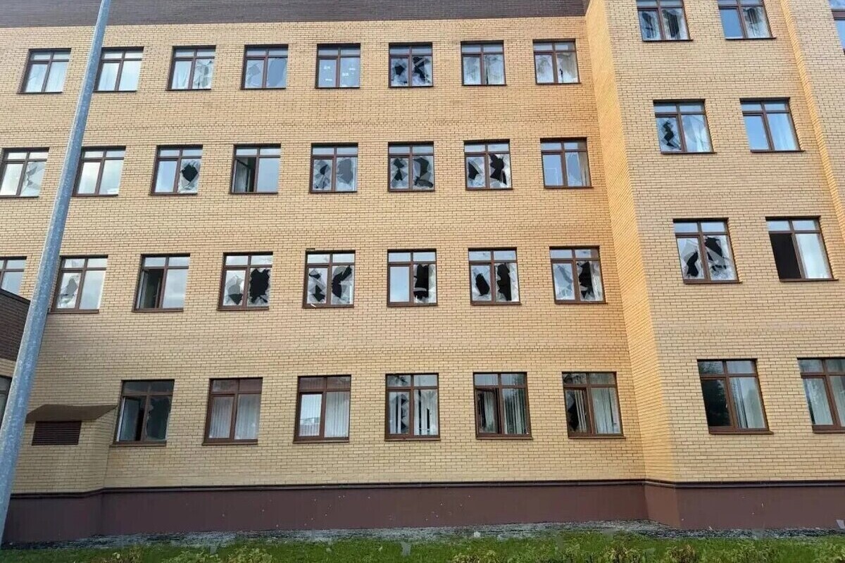 В Подмосковье БПЛА повредил поликлинику