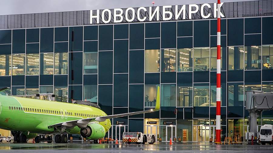 В аэропорту Новосибирска задерживается прилет 10 рейсов и один отменен