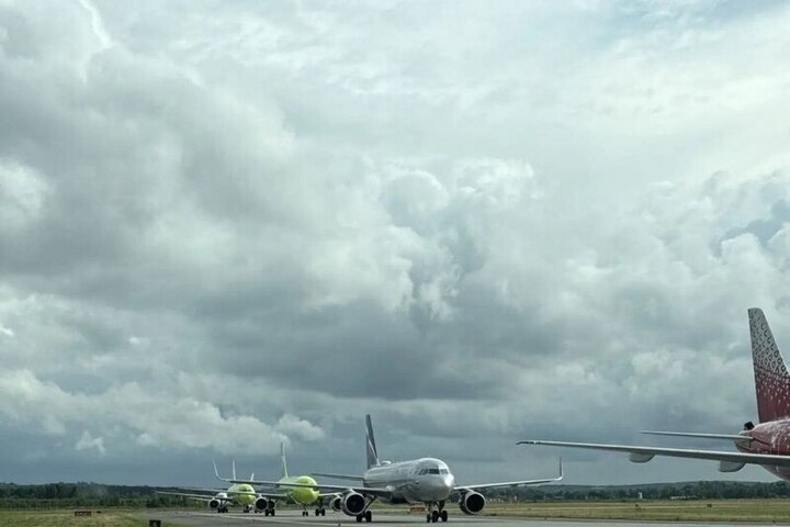 Superjet с 99 пассажирами подал сигнал бедствия над Нижним