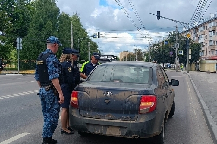 Судебные приставы в Туле во время рейда арестовали автомобиль злостного должника