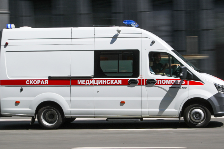 Авто молодого водителя смяло после выезда на встречную полосу под Иркутском
