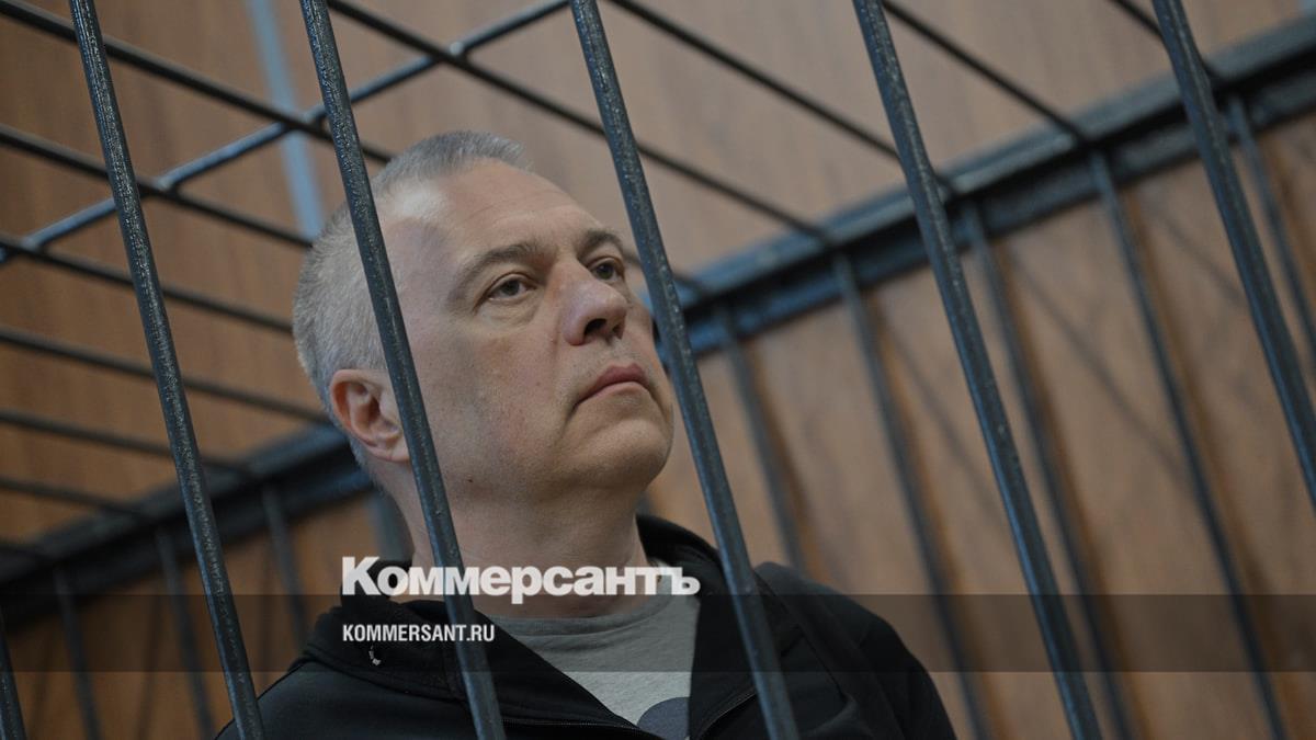 Бывшего директора Газманова посадили на семь лет за мошенничество