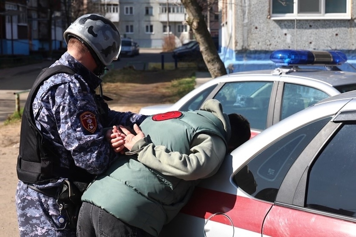 В Архангельске задержали студента за кражу очков и роллов из магазина