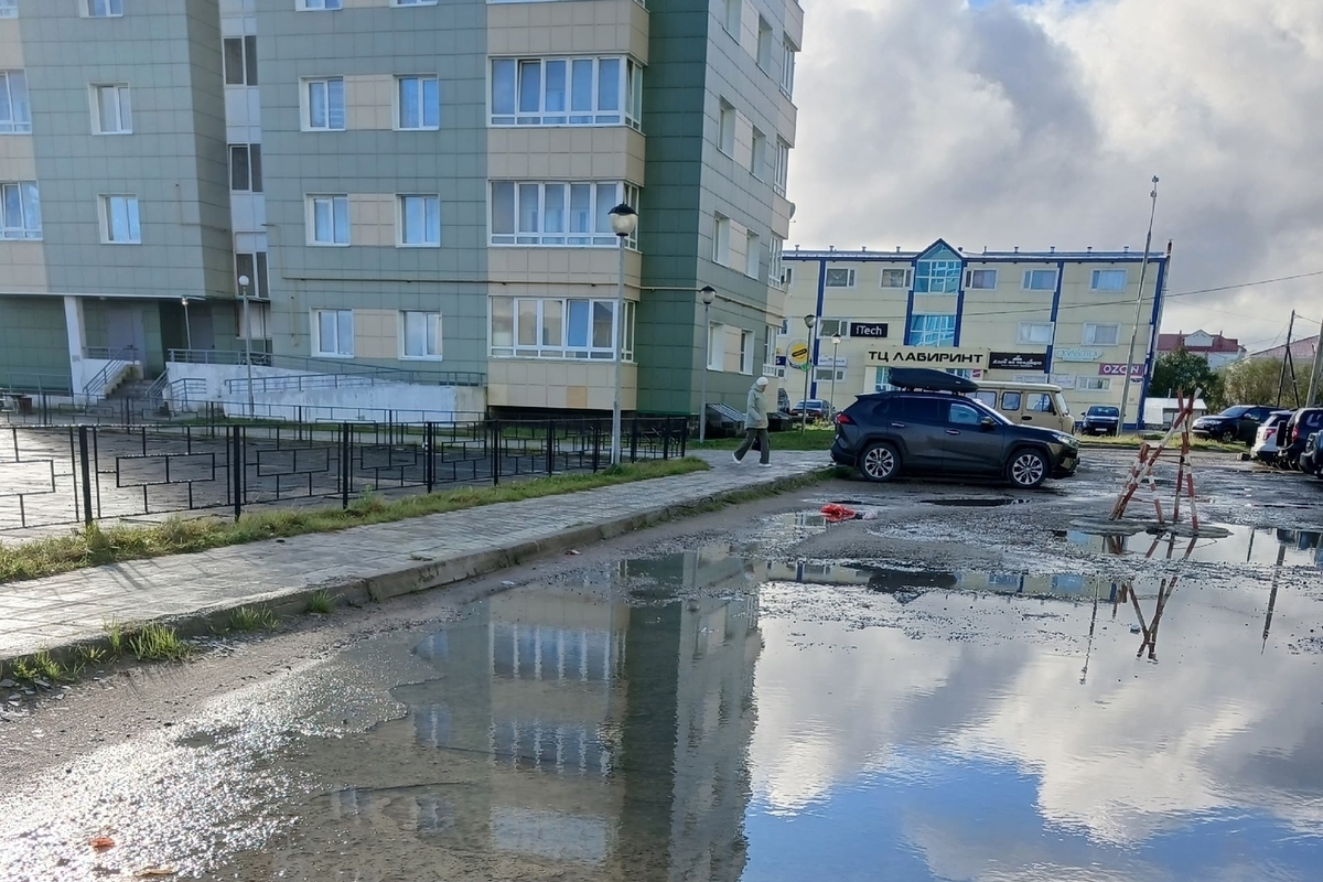 В Нарьян-Маре жители дома на Полярной просят властей проверить двор