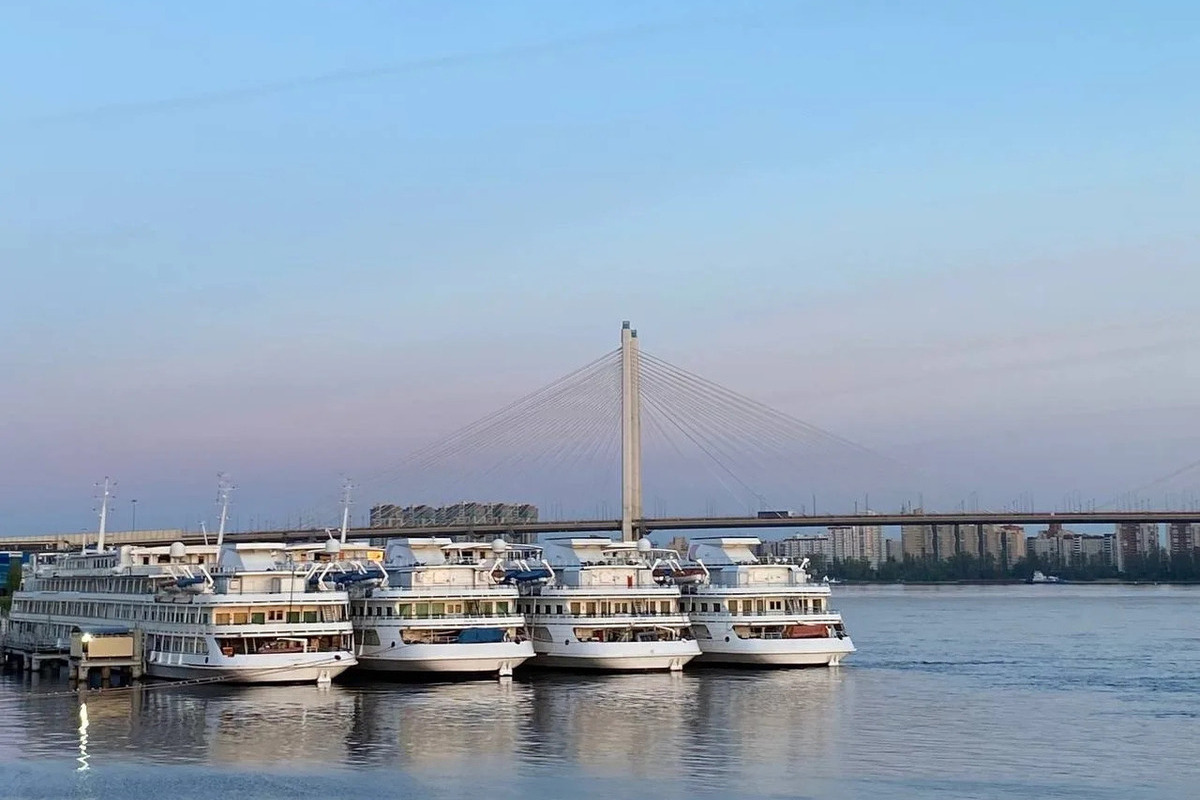 Авария перед Вантовым мостом заблокировала КАД