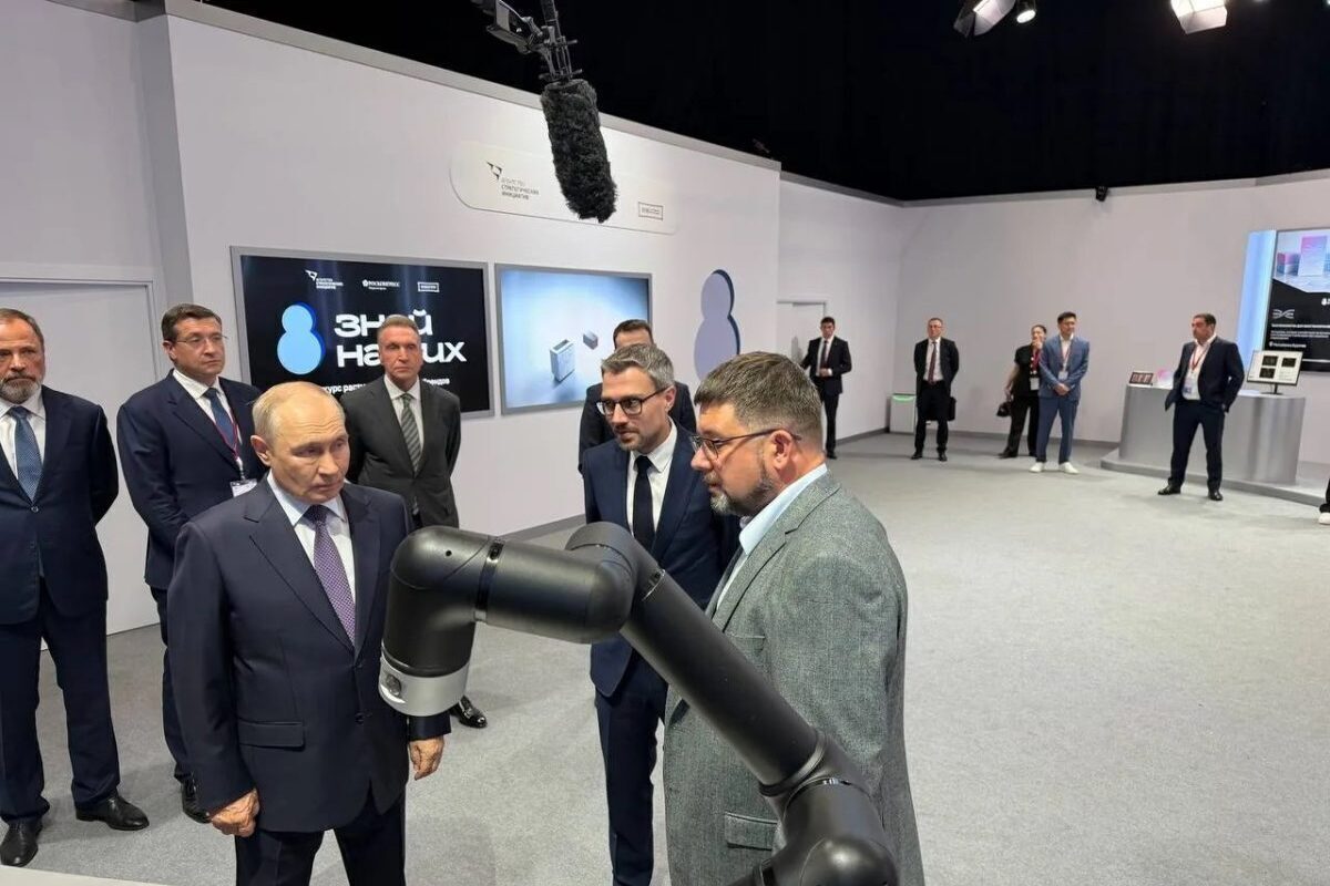 Путину показали беспилотники с бортовым ИИ в Нижнем Новгороде