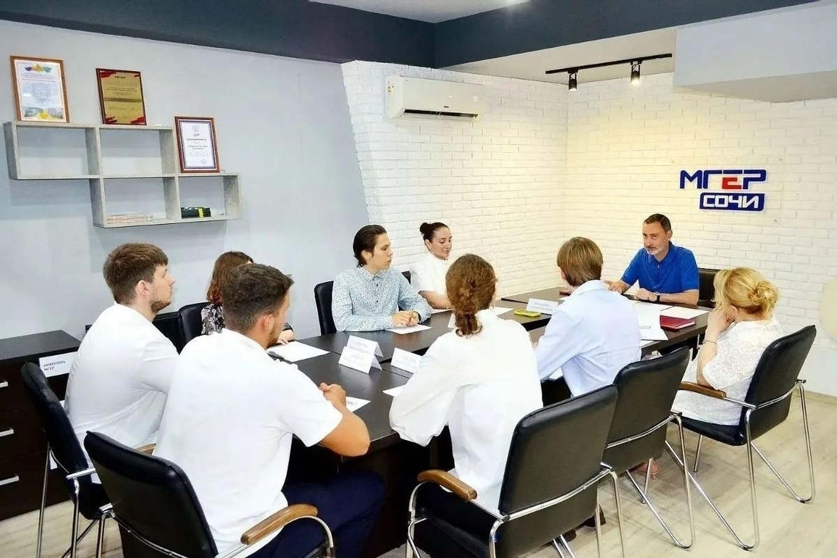 Депутат ЗСК Виктор Тепляков обсудил с сочинскими активистами итоги работы за лето