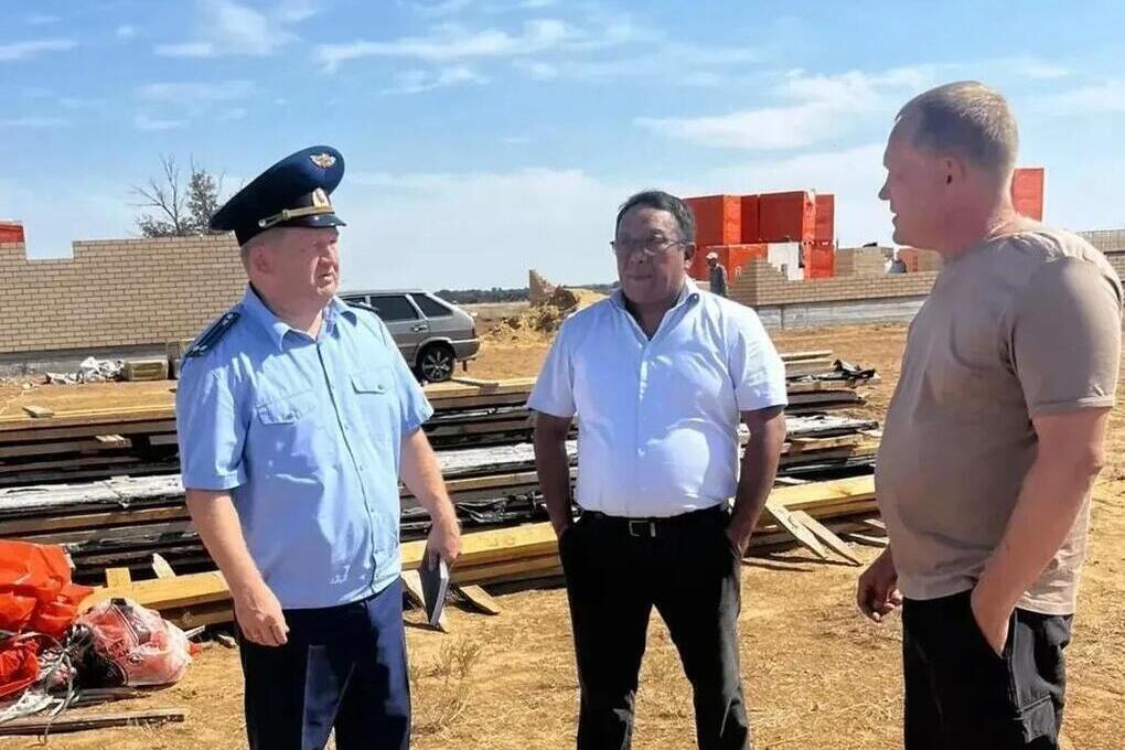 В райцентре Калмыкии проверили строительство домов