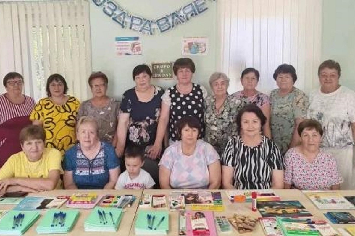 В Калмыкии более 800 школьникам помогли собраться в школу