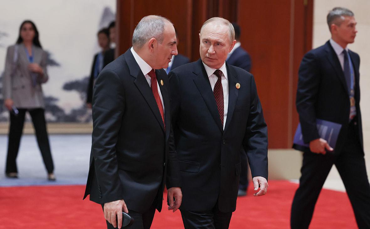 Ушаков назвал темы встречи Путина и Пашиняна на ШОС