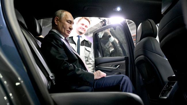 Путин протестировал новый автомобиль Volga К 50