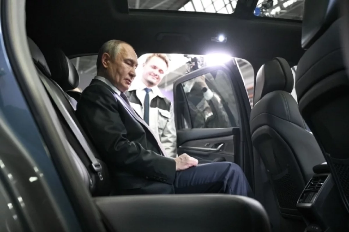 Путин протестировал новый автомобиль Volga K50