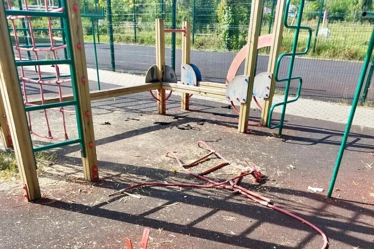 Под Воронежем вандалы разгромили спортивную площадку