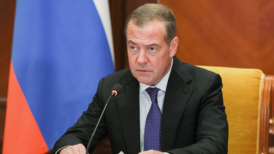 Медведев назвал хаосом мир после распада СССР