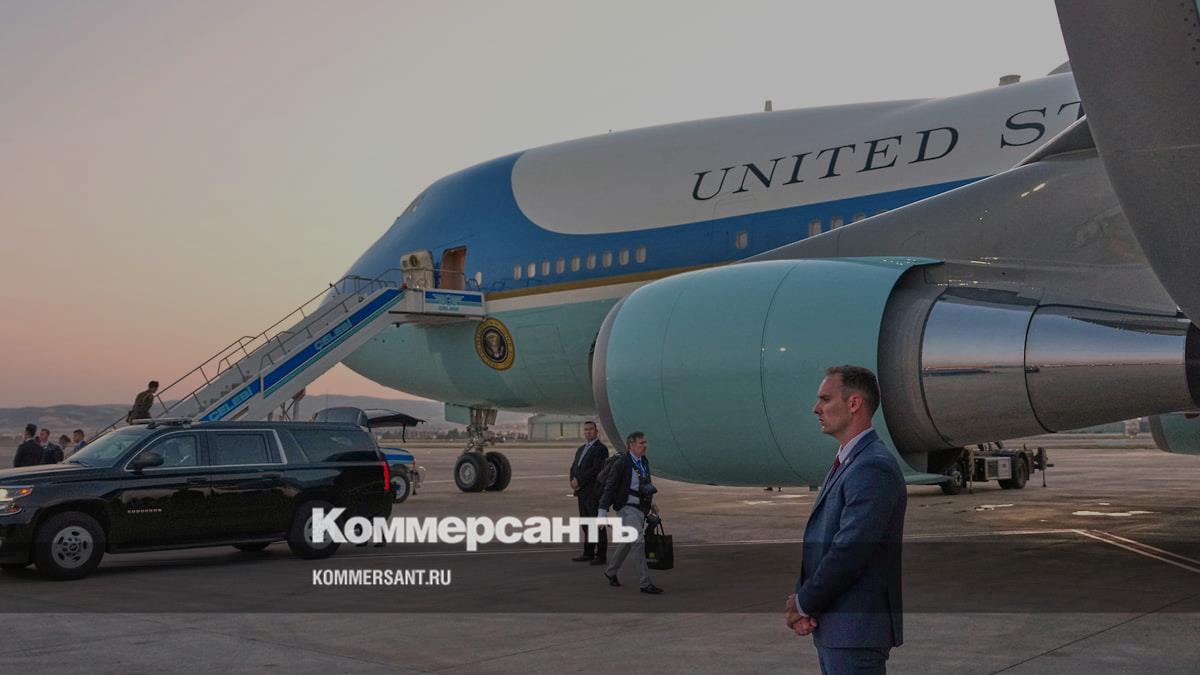 NYT показала кадры тайной перевозки Трампа в самолет в фургоне с едой