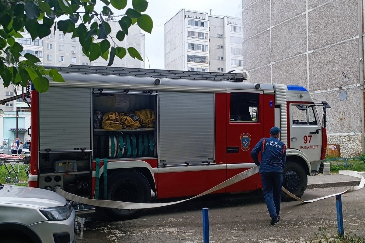 В свердловском селе от огня пострадали два дома