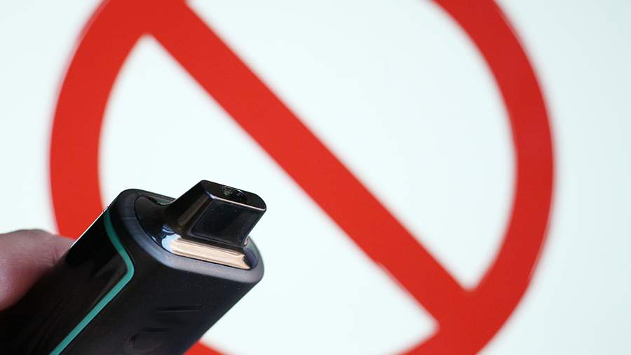 С 1 сентября в России запретят продажу сигарет и вейпов на остановках