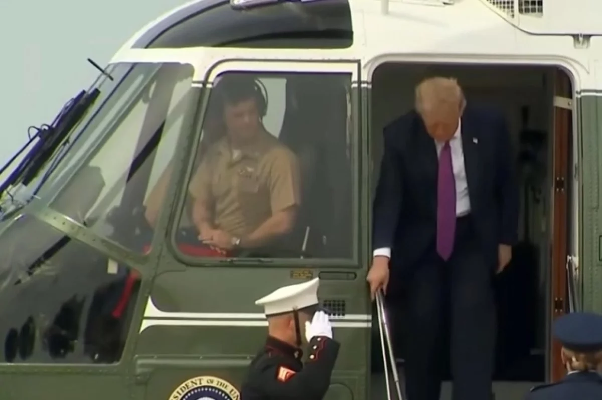 Вертолет Трампа едва не столкнулся с самолетом из-за проблем с радиосвязью
