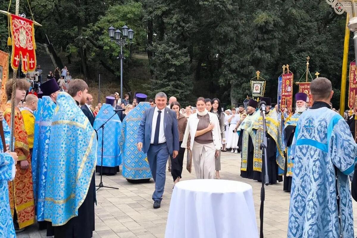 В Ессентуках торжественным крестным ходом открыли празднование Дня города