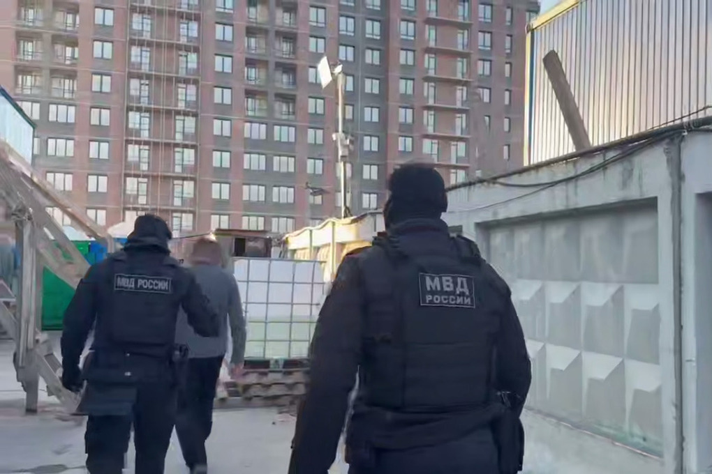 Во время рейда на стройку в Ленобласти силовики взяли 32 нелегала за нарушения