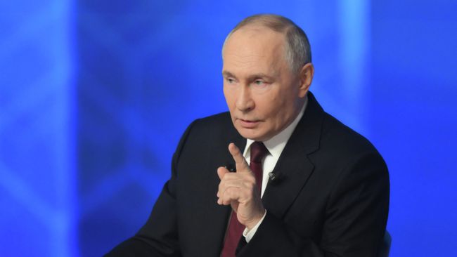 Путин поздравил педагогов с приближающимся Днем знаний