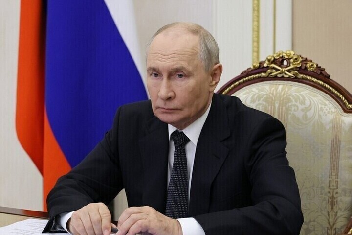 Владимир Путин принял участие в открытии школ в нескольких регионах