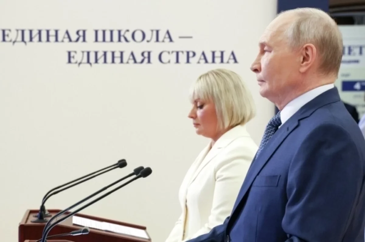 Путин по видеосвязи открыл новые школы в пяти российских регионах
