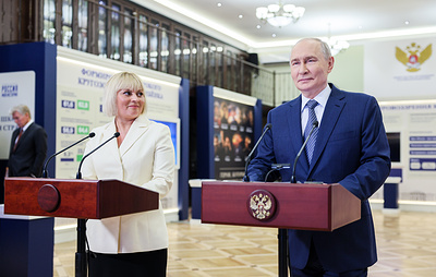 Путин: преподавателей стараются избавить от рутины