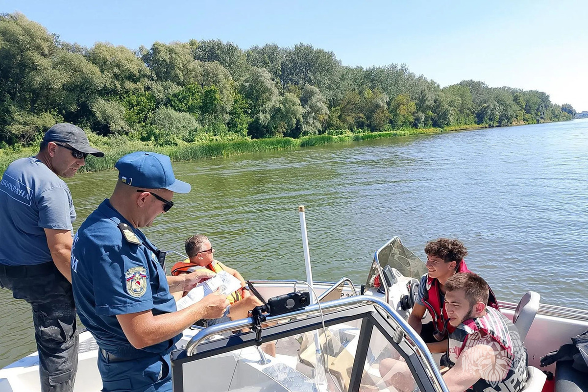 Спасатели и Рыбоохрана провели совместный рейд по водоемам Лискинского района