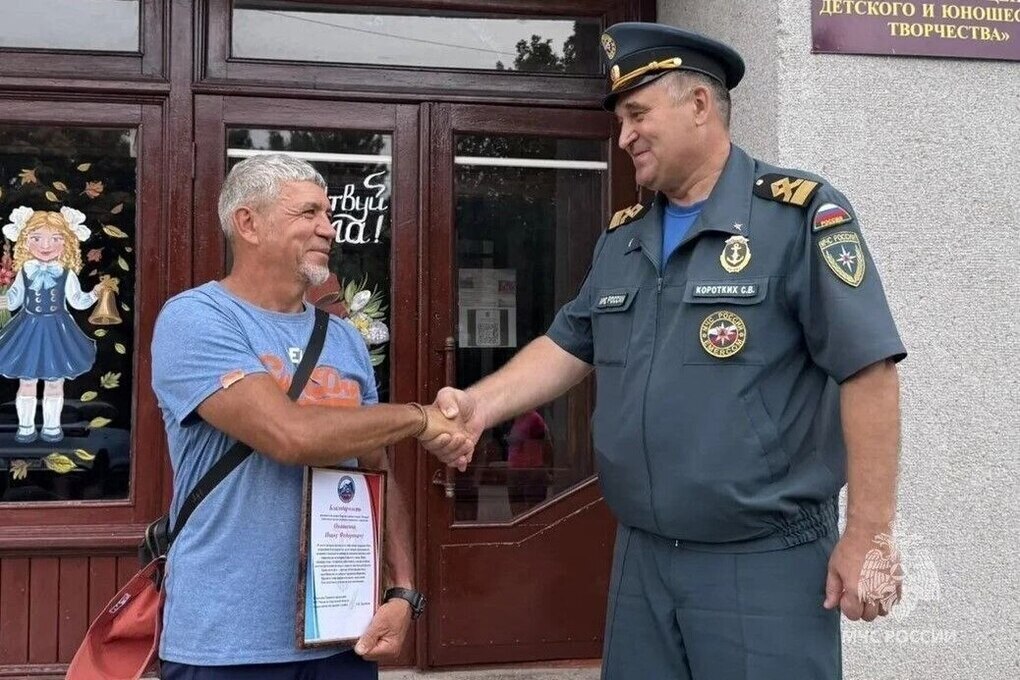 Тренер детской парусной секции помог спасти людей в Азовском море