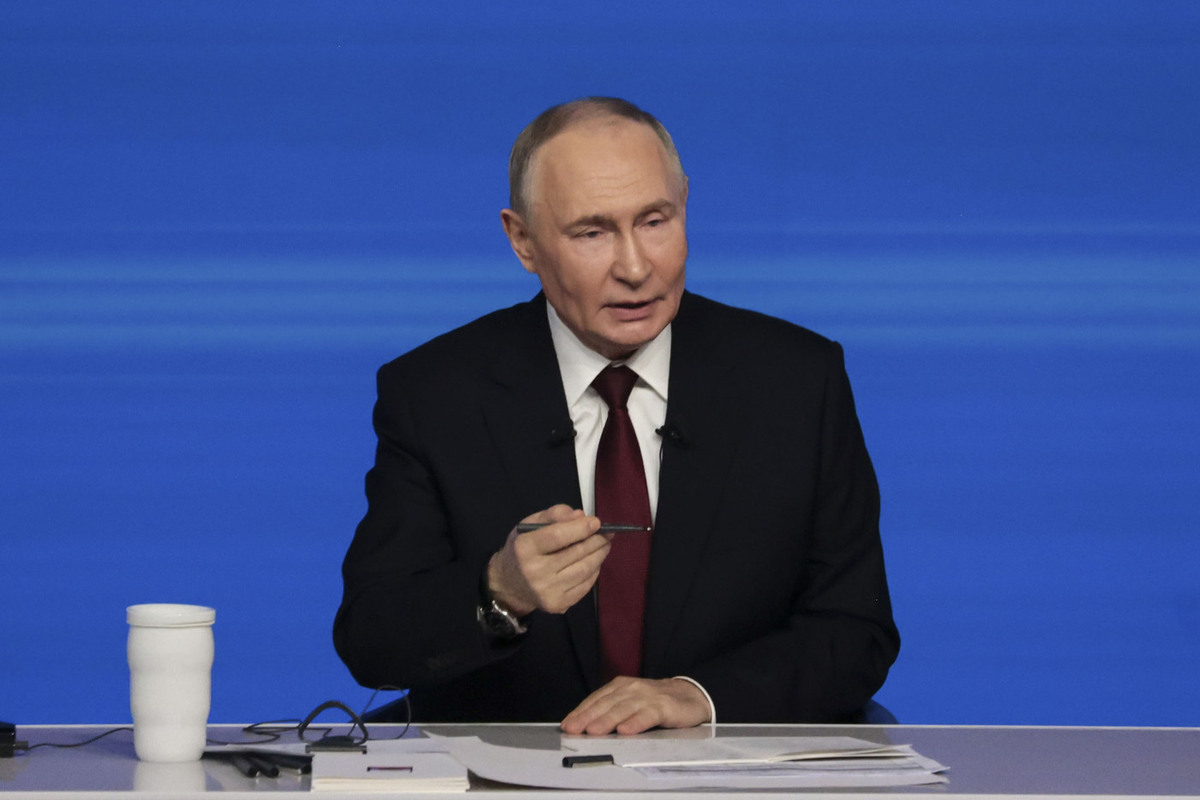 Путин отметил важность труда учителей