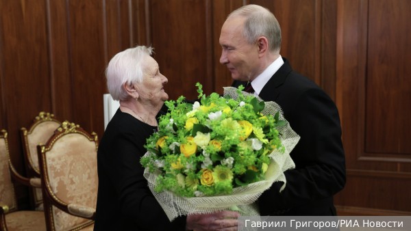 Путин посетовал на недостаточное внимание к своей школьной учительнице Гуревич