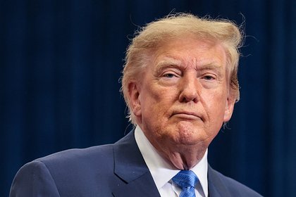 Оператора телесуфлера в США уличили в ставках на содержание выступлений Трампа