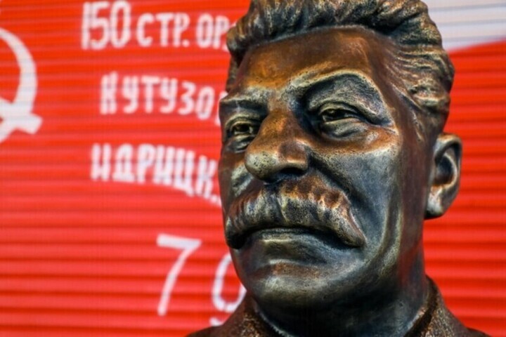 Портрет Сталина снова появился на фасаде здания волгоградского медуниверситета