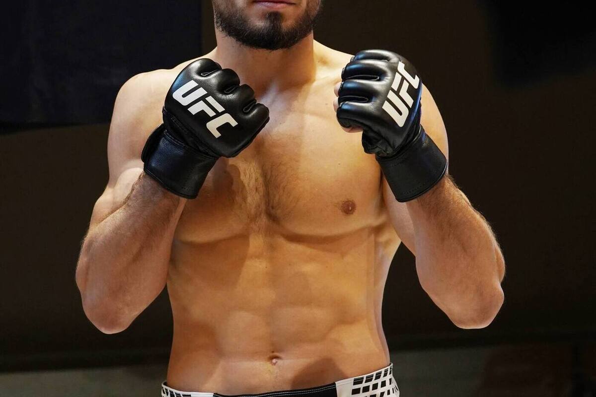 Умар Нурмагомедов нокаутом проиграл китайцу Сун Ядуну на турнире UFC